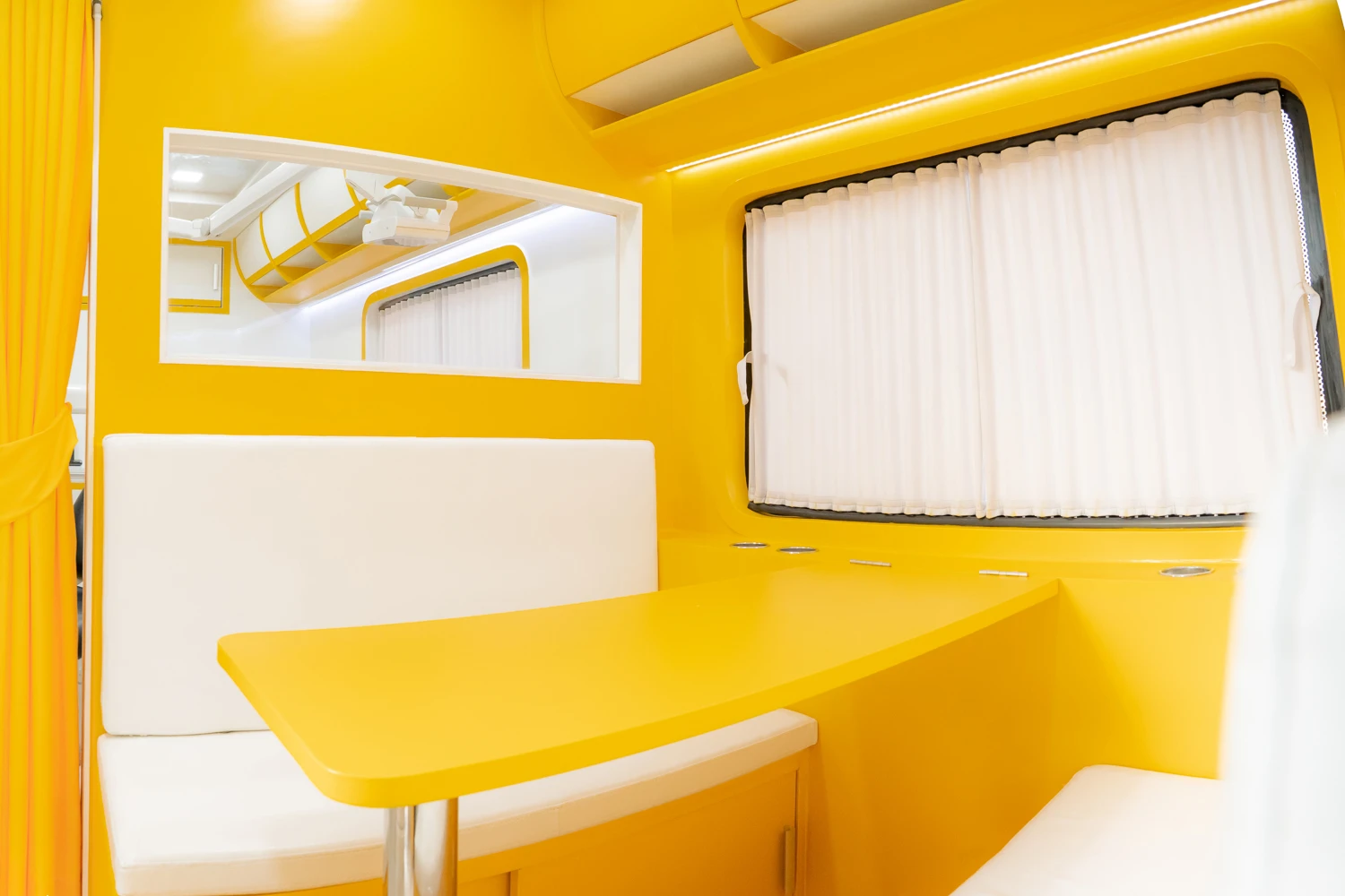 ภาพรวมรถทันตกรรมเคลื่อนที่ Tooth Taxi ครบวงจร