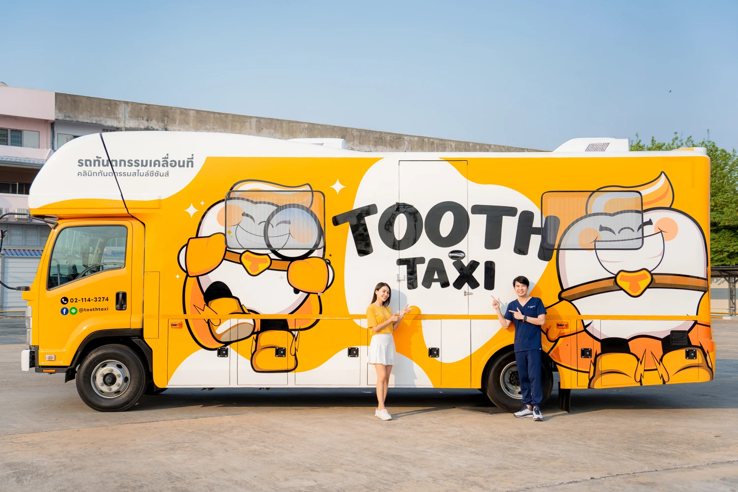 รถ Tooth Taxi มุมมองด้านข้าง